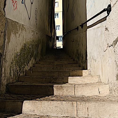 Alain LANCOU : Promenade dans l'Alfama (Lisbonne)