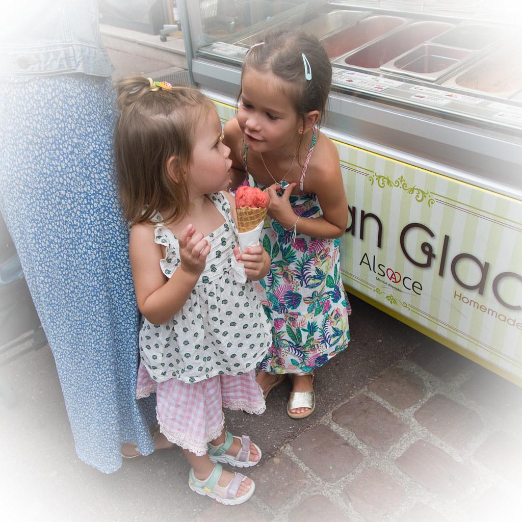 Tu m'en donnes ? Will you give me some ?